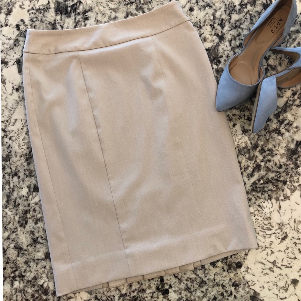 White House Black Market Skirt, cream, size 0